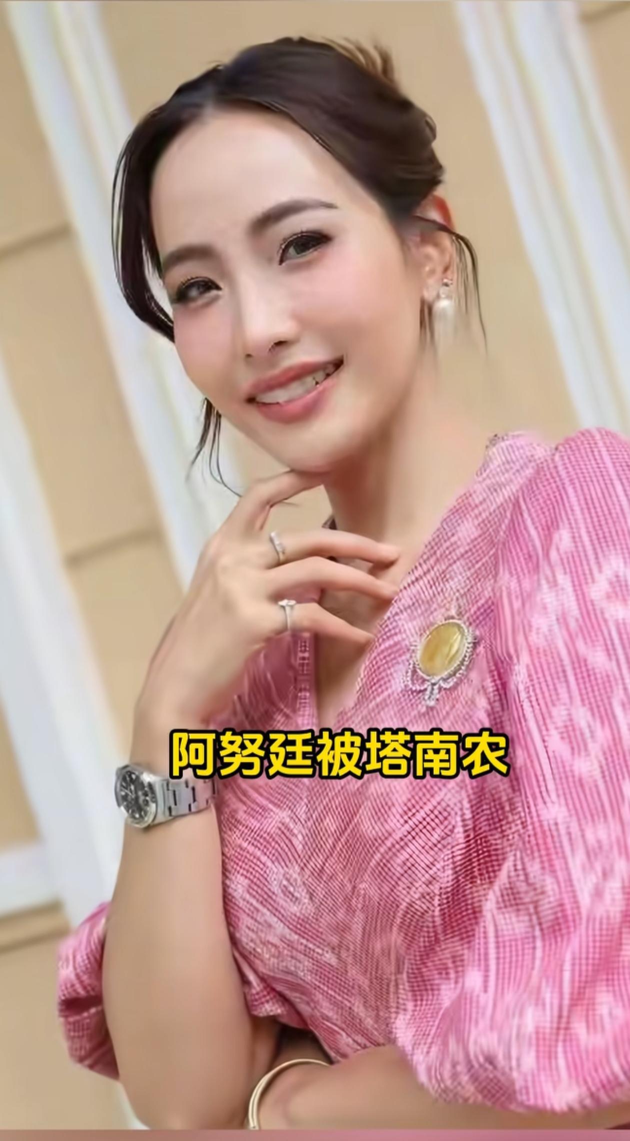 泰国总理阿努廷夫人塔南农和泰国前女总理佩通坦相比之下，前者更有女人味，后者更有领