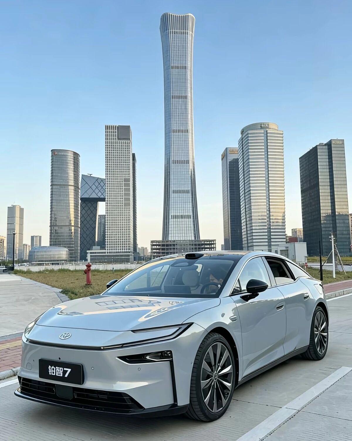 丰田这会老实了吧，D级纯电车铂智7定价不敢比国产新能源品牌高，能竞争过比亚迪汉不