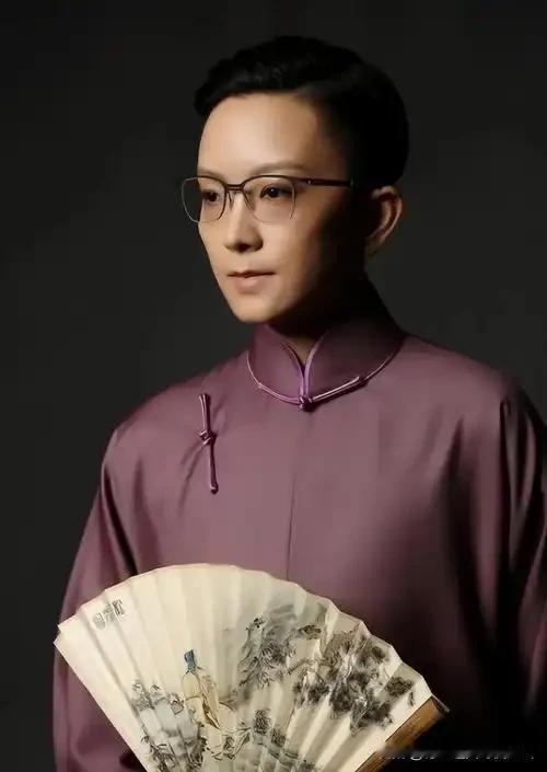 女京剧大师王珮瑜评价郭德纲京剧是票友水平，一场艺术评论，为何持续争吵三年？