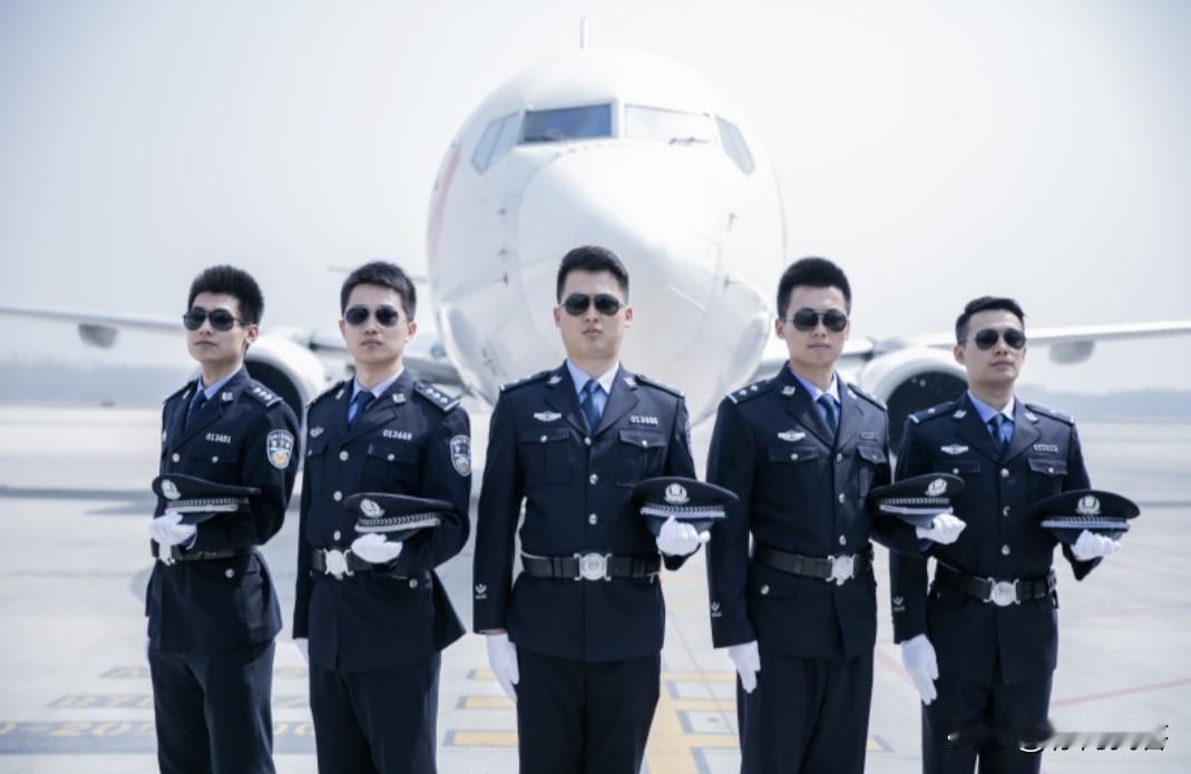 请问：空警是公务员编制吗？答案：是，空警隶属于中国民航公安局，是公安机关人民
