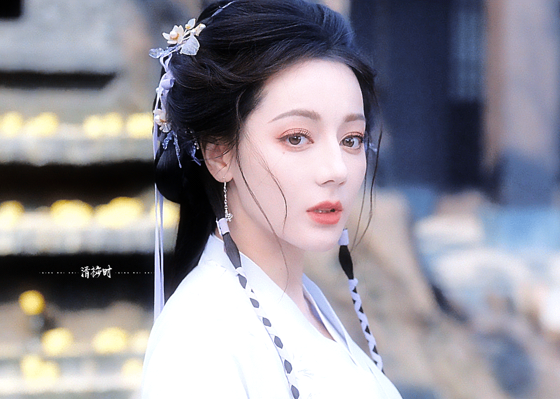 同一个导演镜头下热巴杨紫来看看同一个导演镜头下热巴杨紫