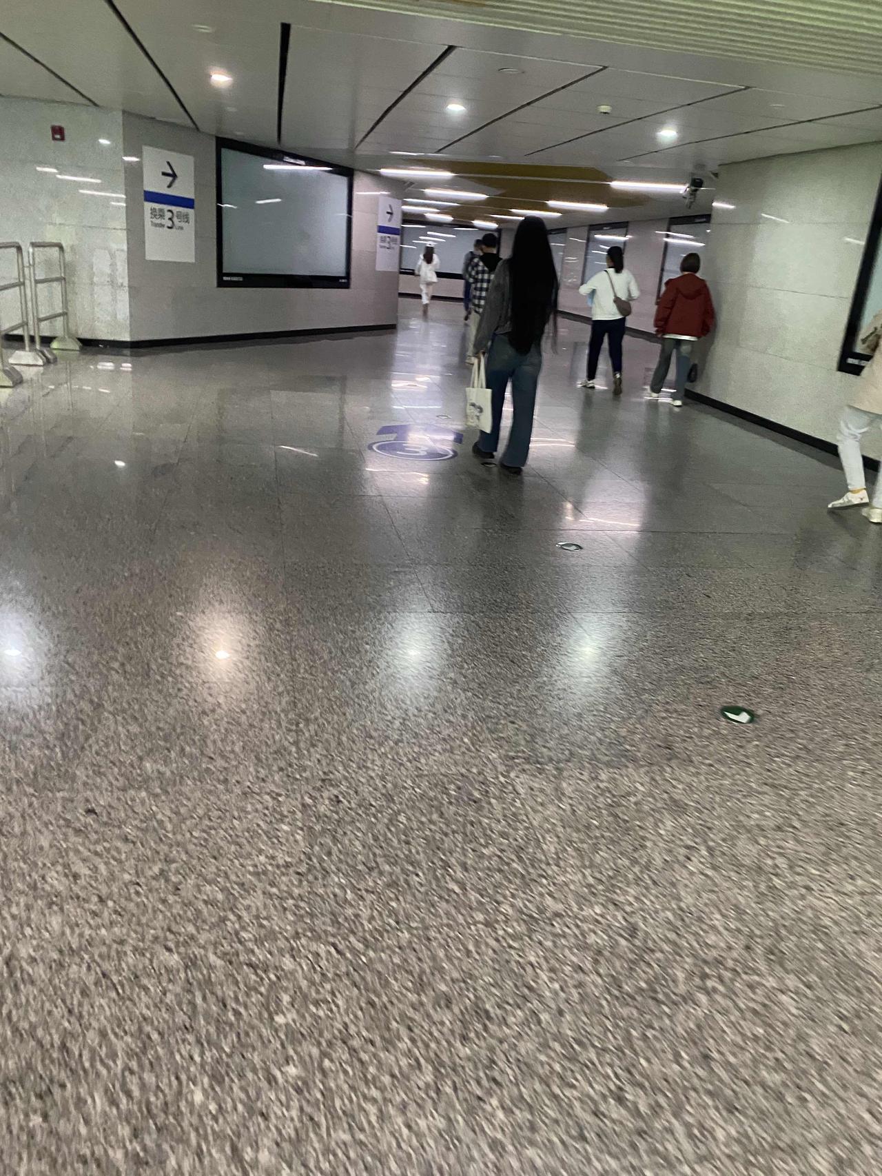 玄学算什么！有些事情就是命中注定，所谓的玄学就是你过度加工！婴儿哭闹，用金子