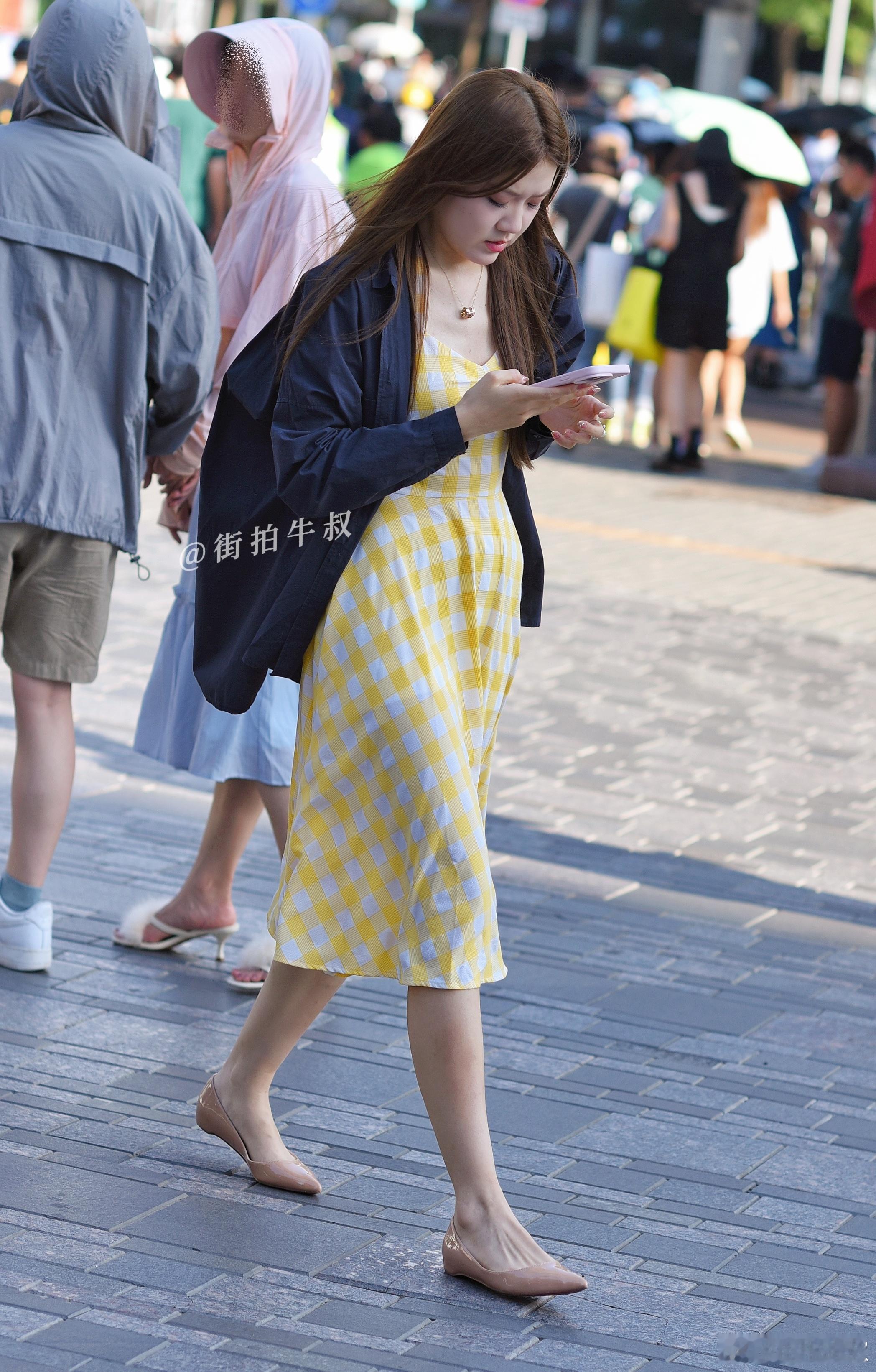 甜美的黄色格子裙