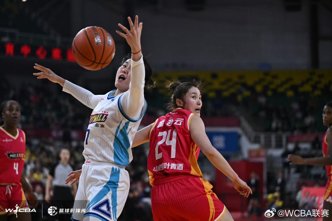 北京女篮和山西女篮今天背靠背比赛因为她们两支队伍昨天才打完比赛，今天接着就要