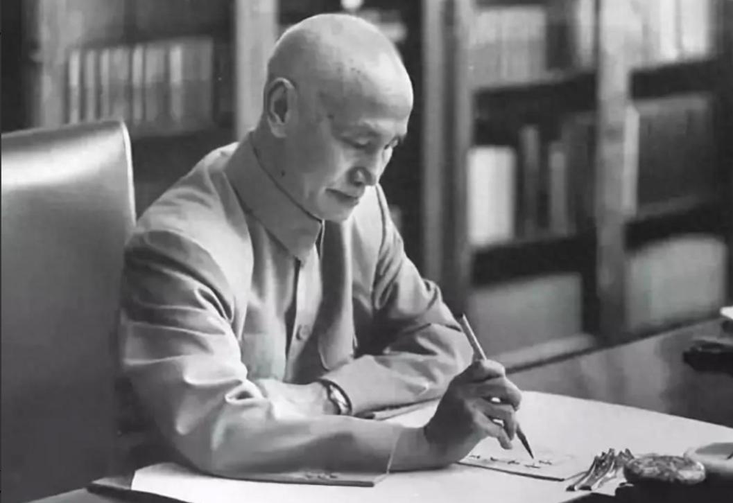 蒋介石晚年曾言：我之所以会失去江山，罪魁祸首只有一个人！1949年的一个深夜，
