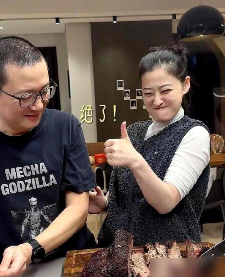 同样是梅婷的男人，一个掏空她400万家底，另一个却为她把柏林银熊奖扔了。当