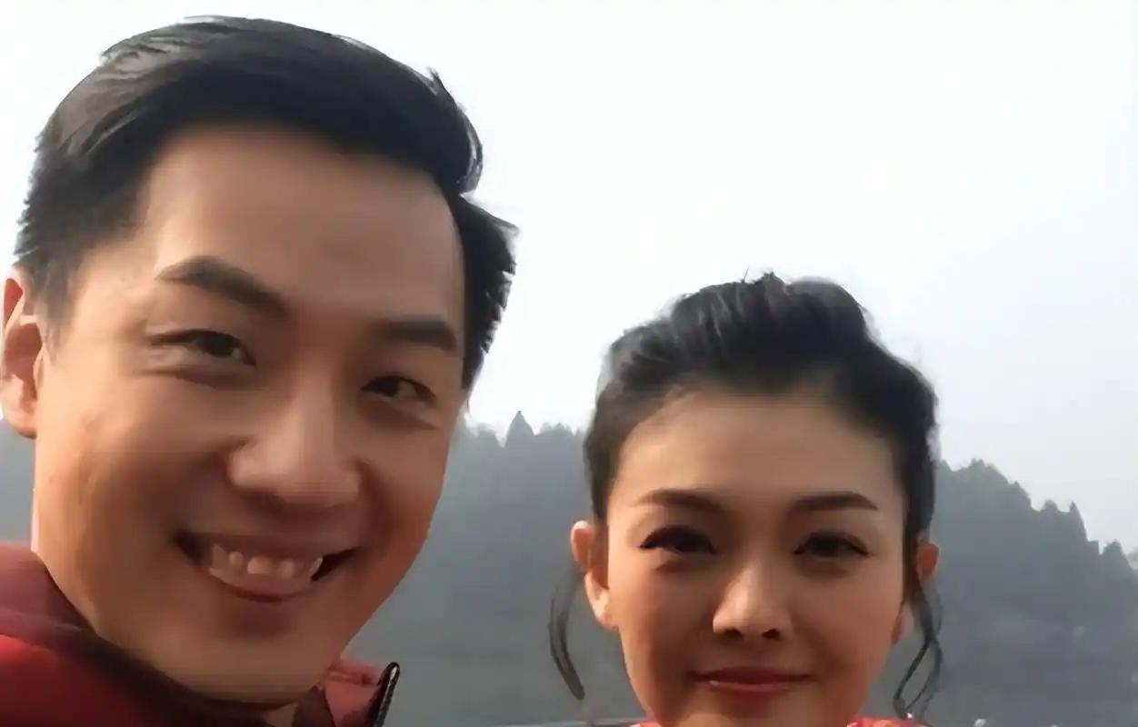 北大毕业的央视主持人舒冬，娶了《狂飙》里演女警的刘若清，隐婚11年儿子8岁，43