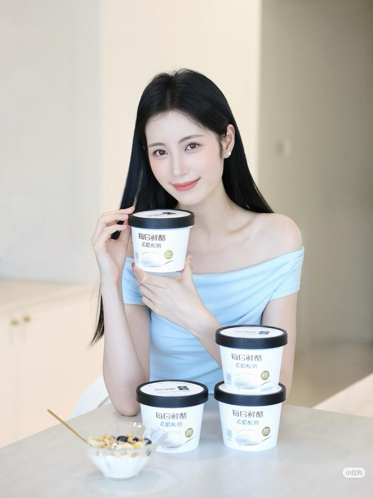 笑语盈盈处，芳草绿如茵。