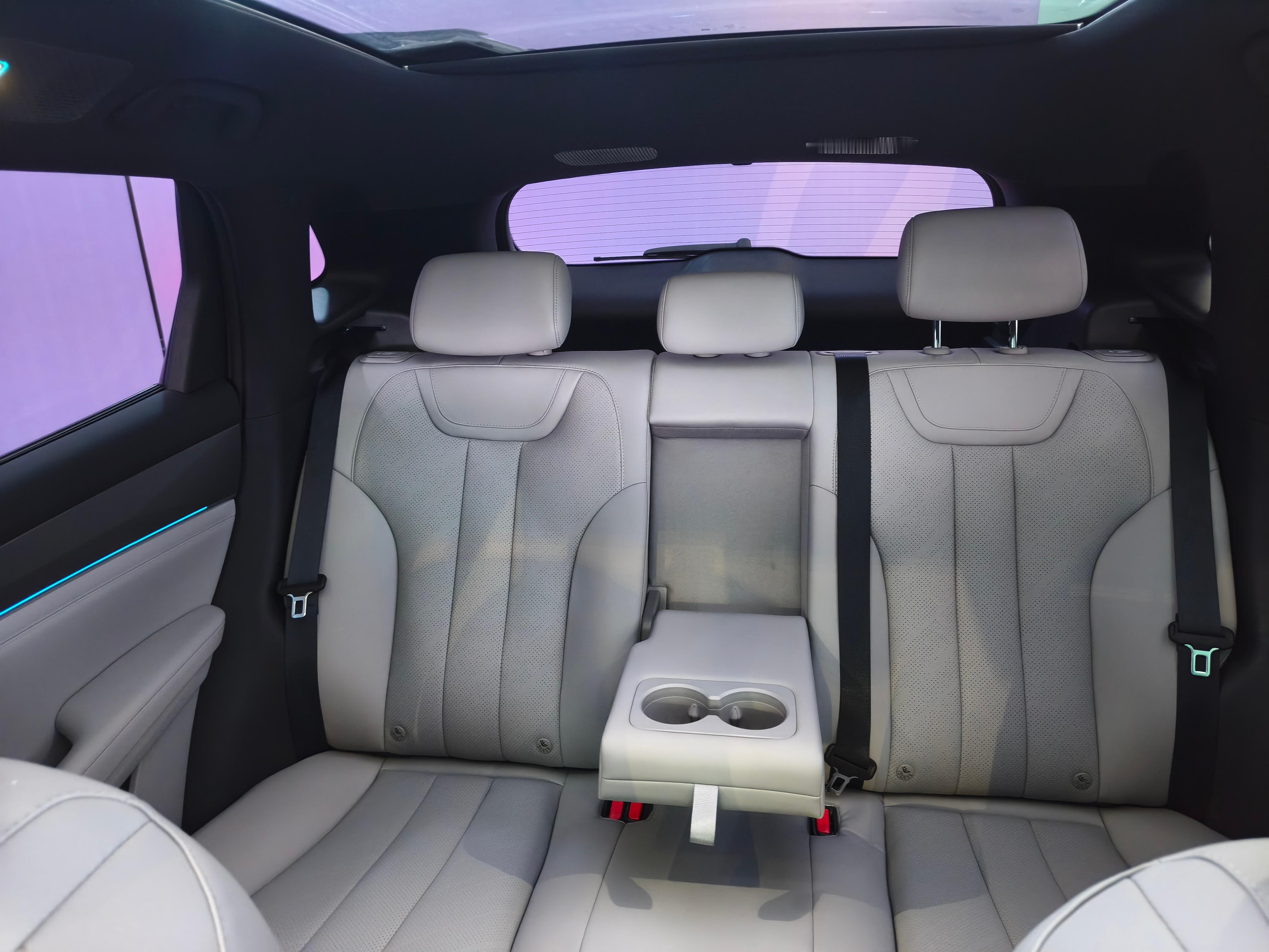 昨天去看了宋UltraEV，挺不错的，没有短板，还有不少亮点，一首歌的时间，补