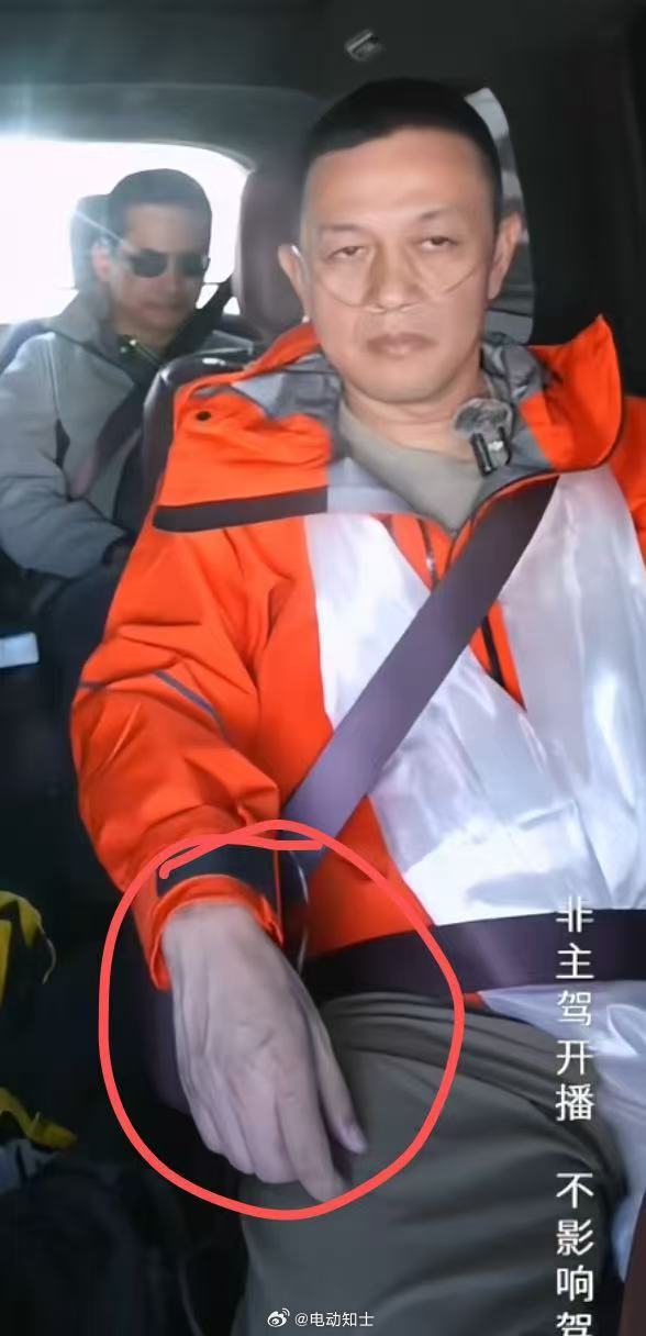 看蔚来直播，感觉斌哥很没精神啊，一直在吸氧，手都发紫了，车主群里都说...