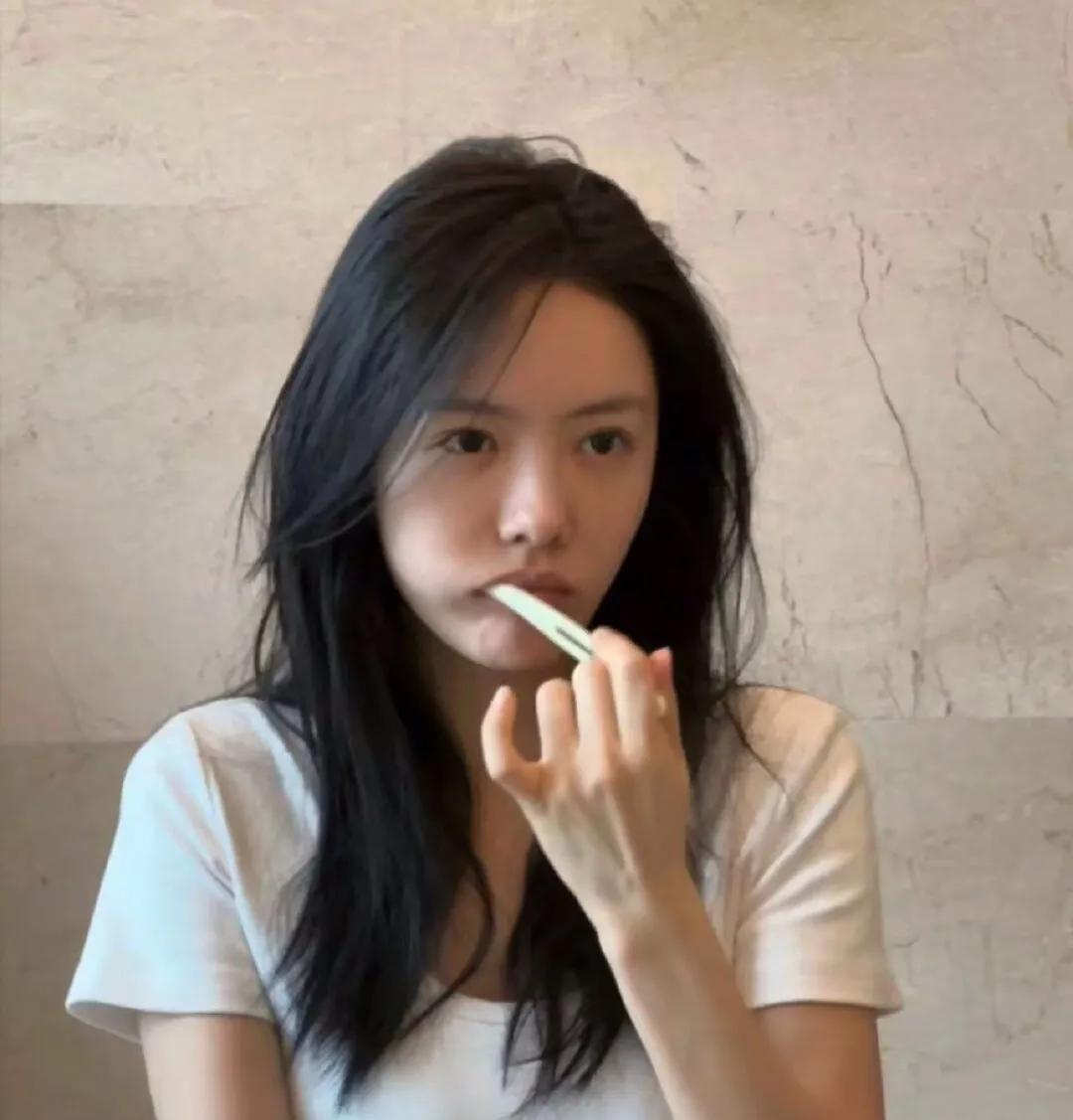 蔡文静皮秒体验引热议！探秘医美界“净斑神器”的神奇之处近日，演员蔡文静在社交平