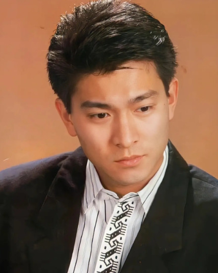 2007年，刘德华收到一封内蒙古粉丝的来信：“我太穷了，坐不起飞机，估计这辈子都