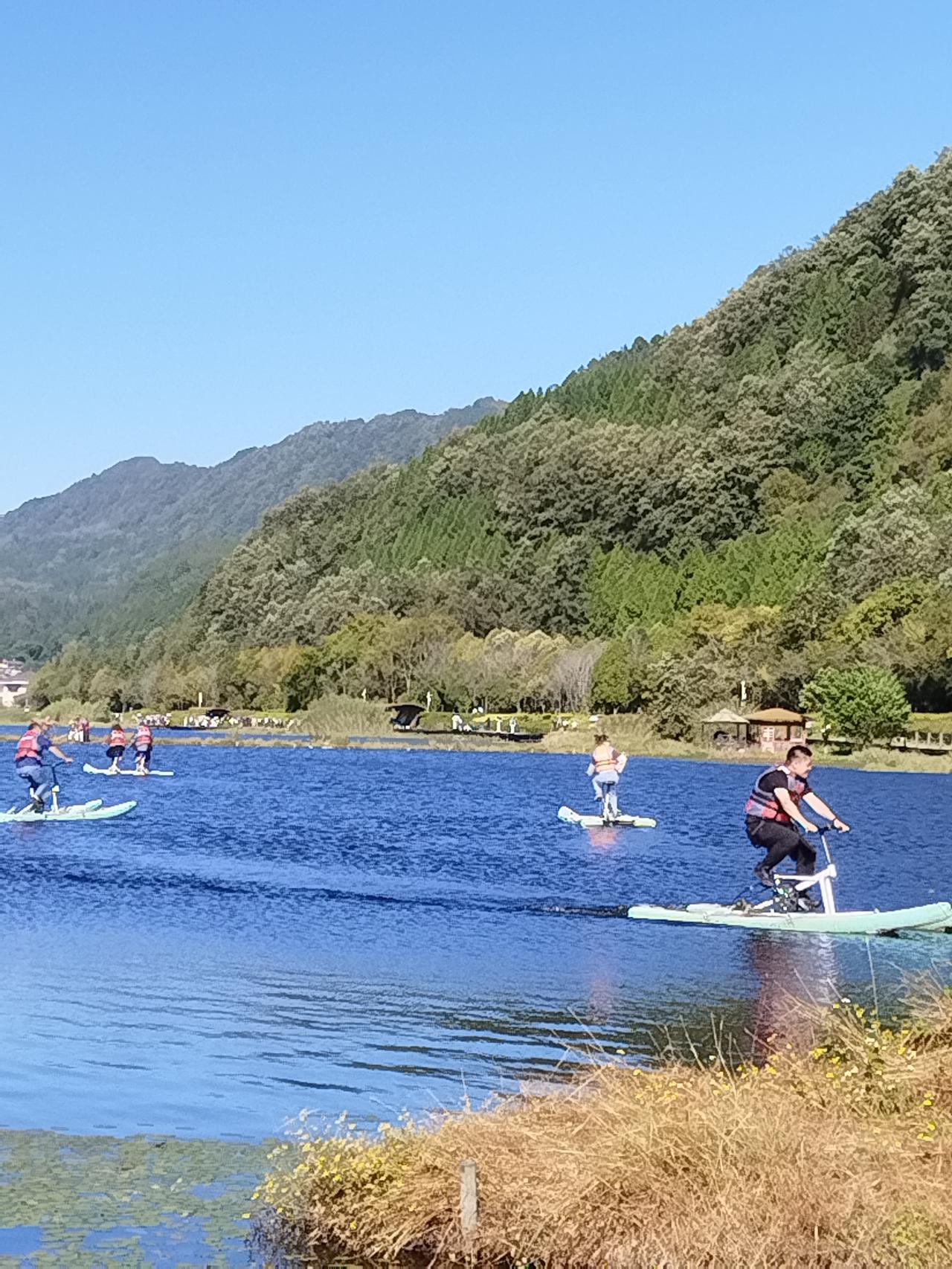 张晓磊的爆款文章：题目：人生要有三把钥匙，接受，改变，放开。人生三把钥匙：接受遗