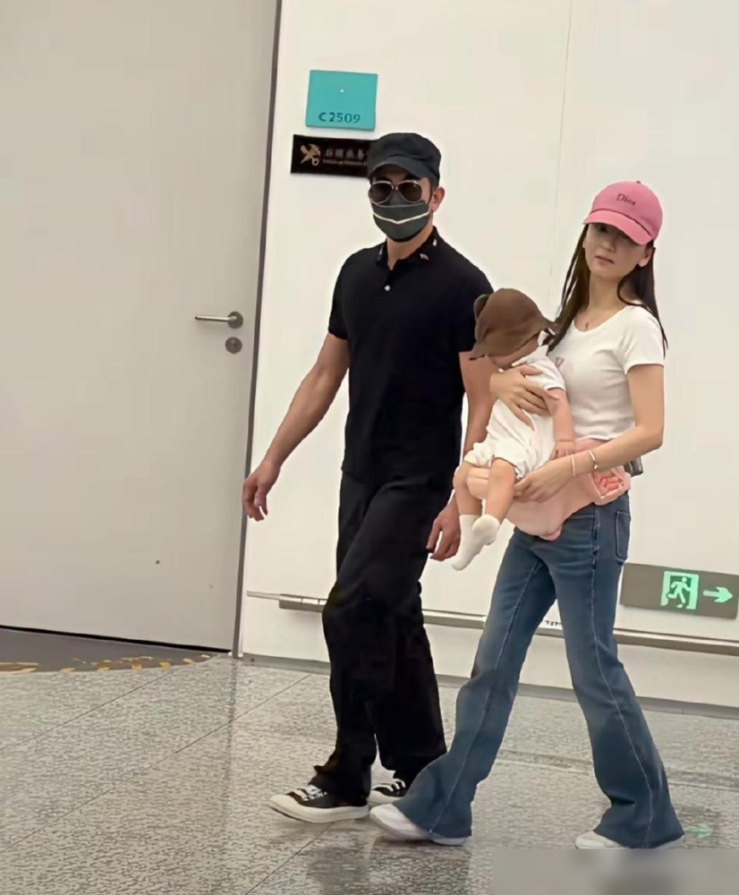 以为豪门都在拼命生儿子，郭富城偏偏打破了这个执念。网传方媛生三胎男孩能拿上亿奖励，结果纯属扯淡。20