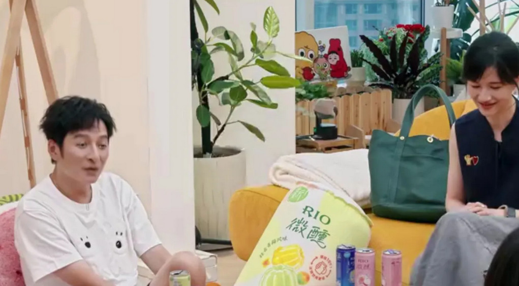 李维嘉曾在节目里聊起过一件事：他和谢娜买的房子在同一栋楼，谢娜觉得装修太麻烦，干