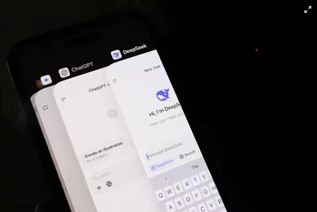 去年7月，由于DeepSeek下载量从高峰期的8000多万暴跌至2000多万，下