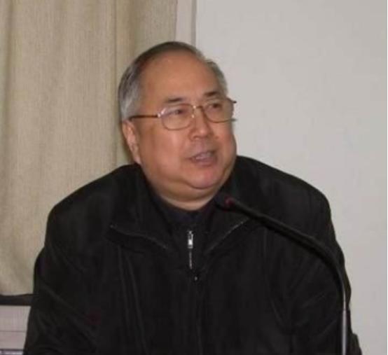 语出惊人！87岁姜伯驹院士直言：“不是别人要卡我们的脖子，而是我们用教育卡住了自