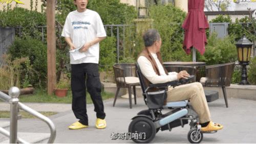 林更新李幼斌怪不得你俩能玩在一起马腾和老林让我相信了“同病相怜”的美好。他们不