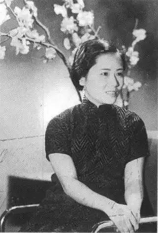 她曾参与帮助美国研制原子弹，时隔37年后终于回到祖国，可见到周总理时，她说出的第