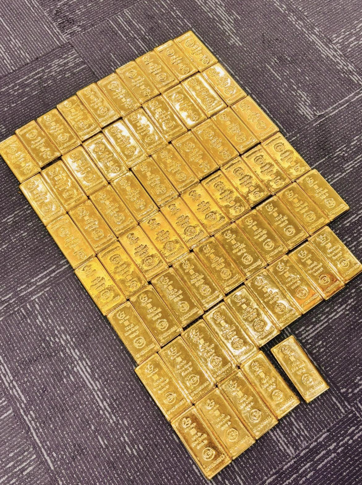 七年前我家那位一声不吭砸110万囤黄金，当时每克420元买了2600多克，