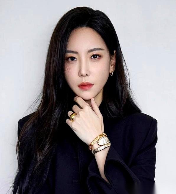 一部19亿票房的电影，一首KTV里人人都会唱的《体面》。于文文这个名字，当年几