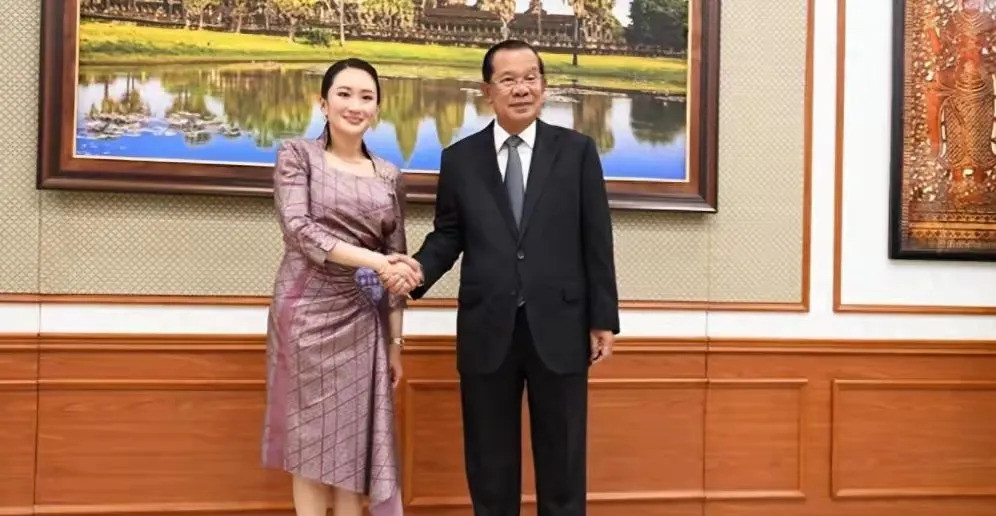 两大家族闹掰了，友谊小船翻了啥情况？两个牛气家族，以前好