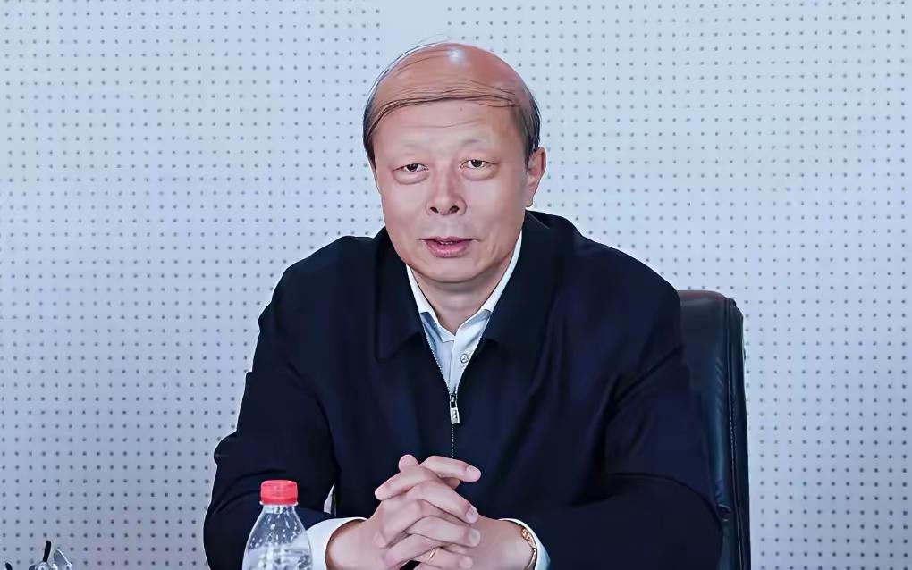 有些人不明白，为什么那么一小撮头发，还要留着，我觉得主要是“光头”的寓意不好，大