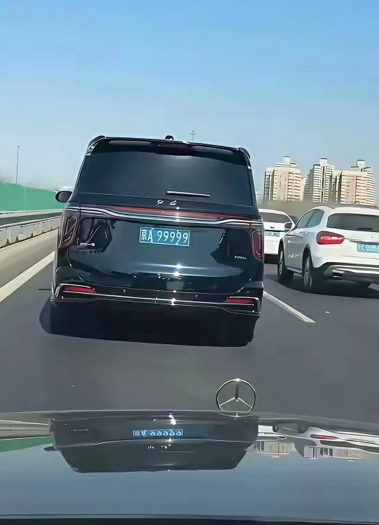 网友：这车牌在北京什么水平？