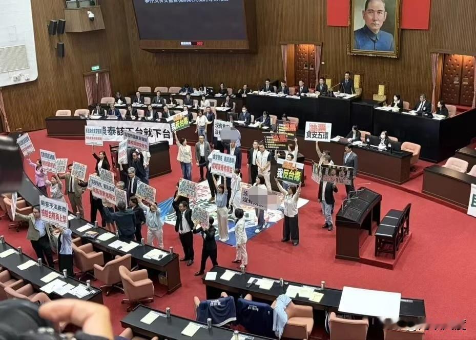陈以信再出手，毒油董事长1000万交保，原来与赖清德玩深度暖昧！国民党文传会