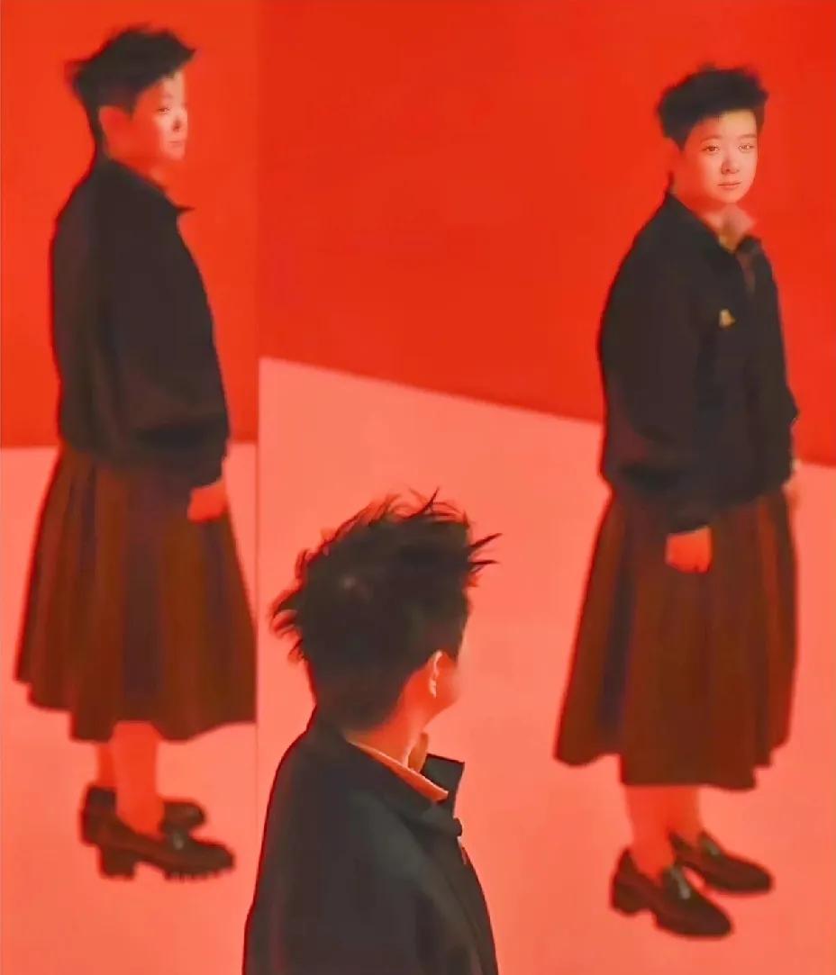额，这造型谁设计的，这高跟鞋和半身裙配起来实在不搭，莎莎赶紧脱了委实不好看。