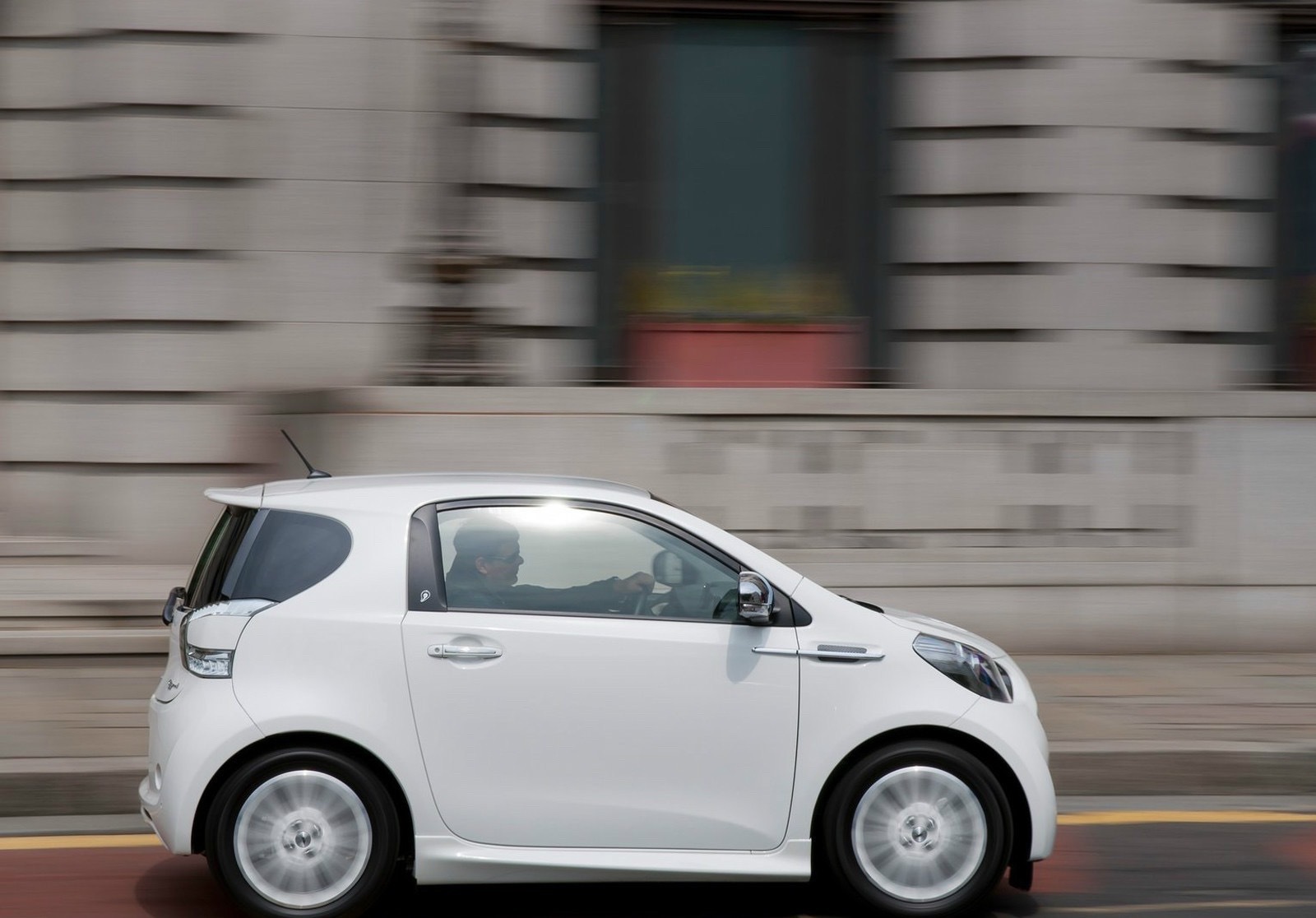 痞幼恋综同款豪车全球仅300台咋一眼看上去，这不就是一台“老头乐”去网上搜了一下