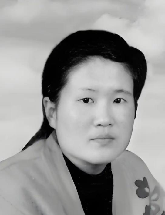 1997年，甘肃长庆油田27岁女工罗玉娥发现有人偷盗输油钢管，她追出计量站后便再