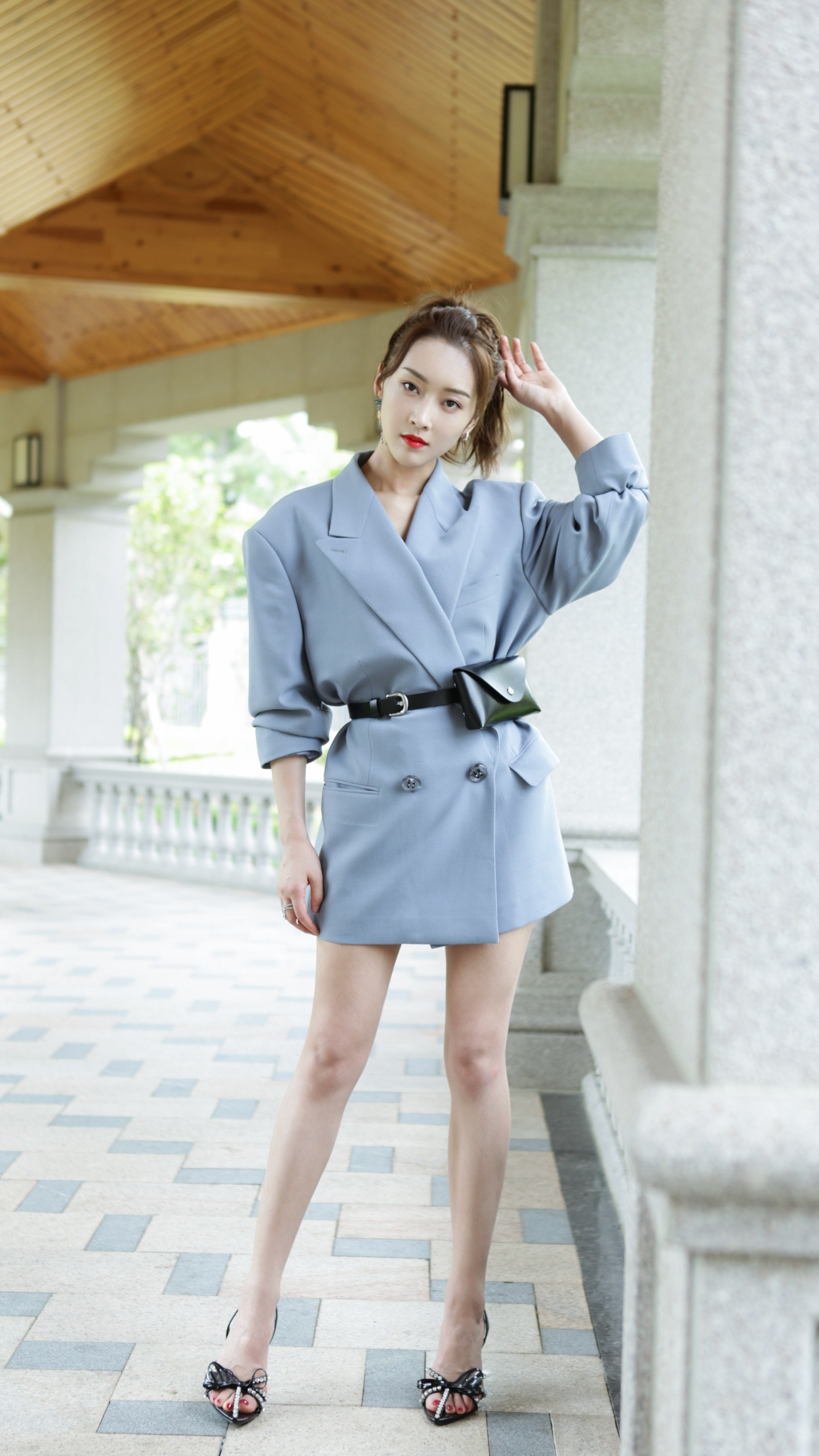 宣璐师姐的一组高跟高腿妆造，可甜可美清新怡人。宣璐