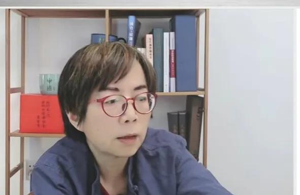 黄智贤今日在节目中表示，“黄国昌在美国读书，儿子在美国出生；其实国民党亲美派、跟