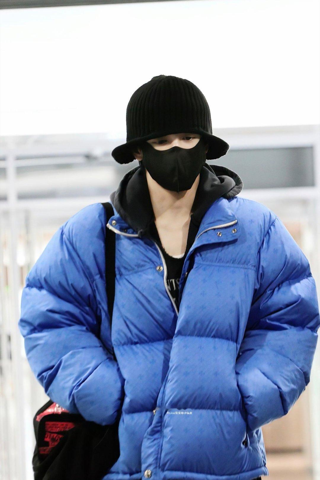 曾舜晞私服免检被曾舜晞的巴黎私服帅到了！allblack造型简约不简单，