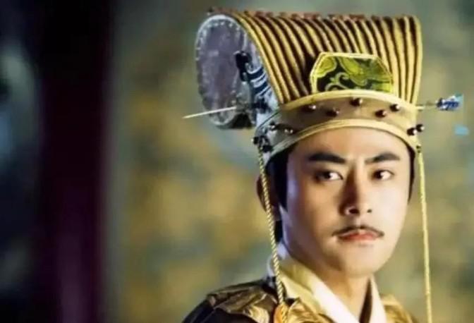公元976年，宋太宗赵光义在一众太监宫女的帮助下，当众与小周后行云雨之事，并将此