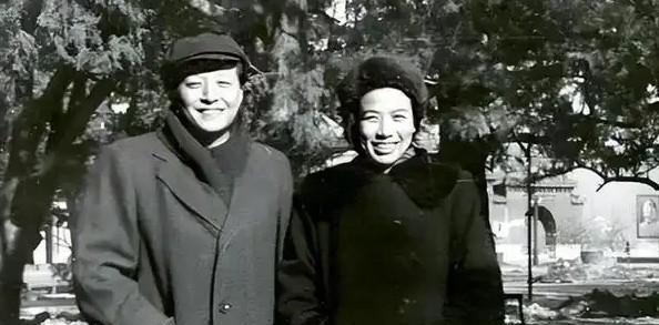 1951年，周总理的女婿在朝鲜与金日成的女秘书公然同居，彭德怀气急败坏，总理得知