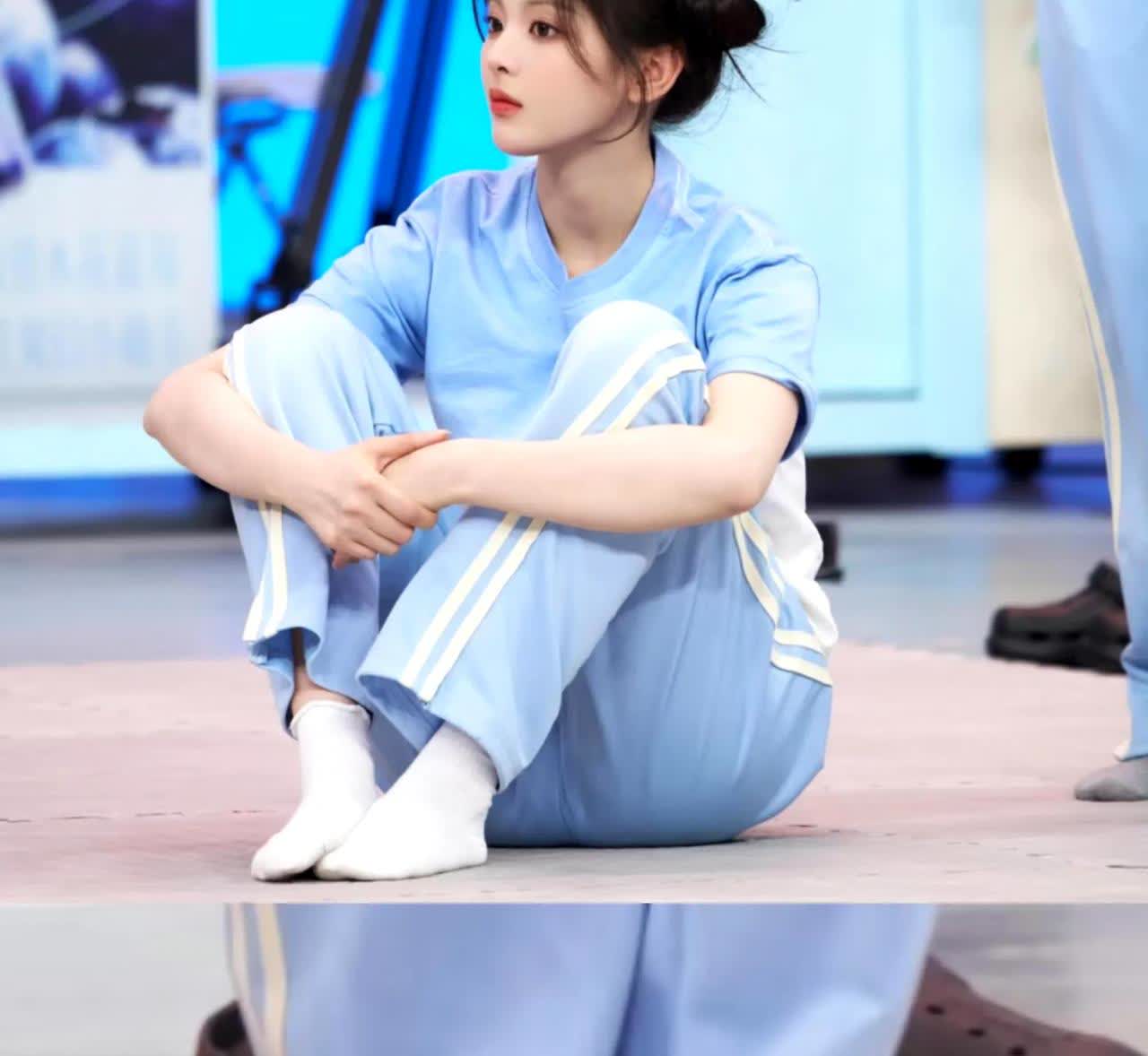杨超越妹妹的小jiojio好乖啊~​​​