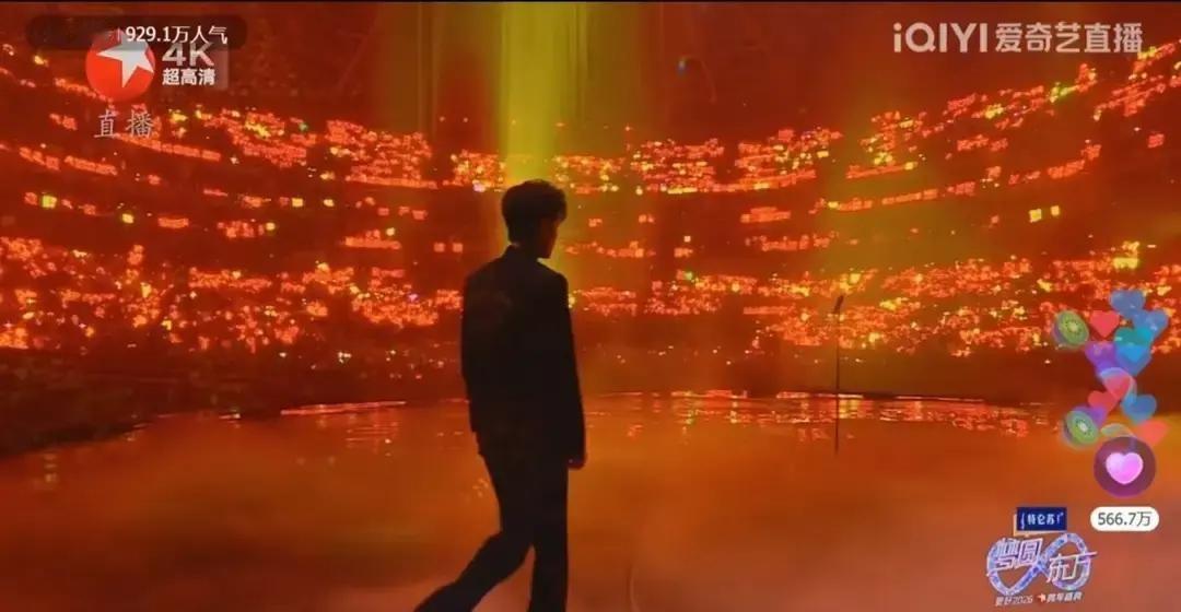 肖战一开口唱《一路生花》，我手机差点被弹幕卡死。白衣白裤站在光里，像把旧歌重新