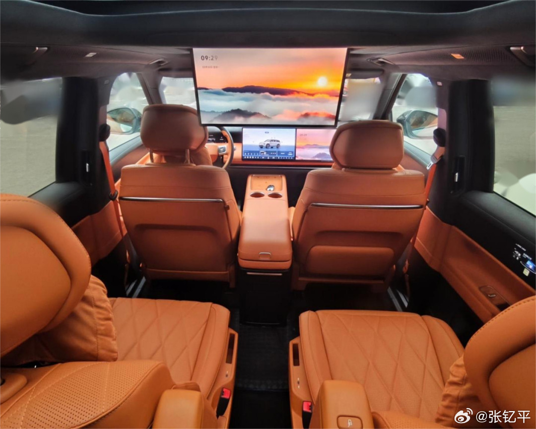 ID.ERA9X销售反馈：1，这家店新车和试驾车都是3月12日到店的。目前店内