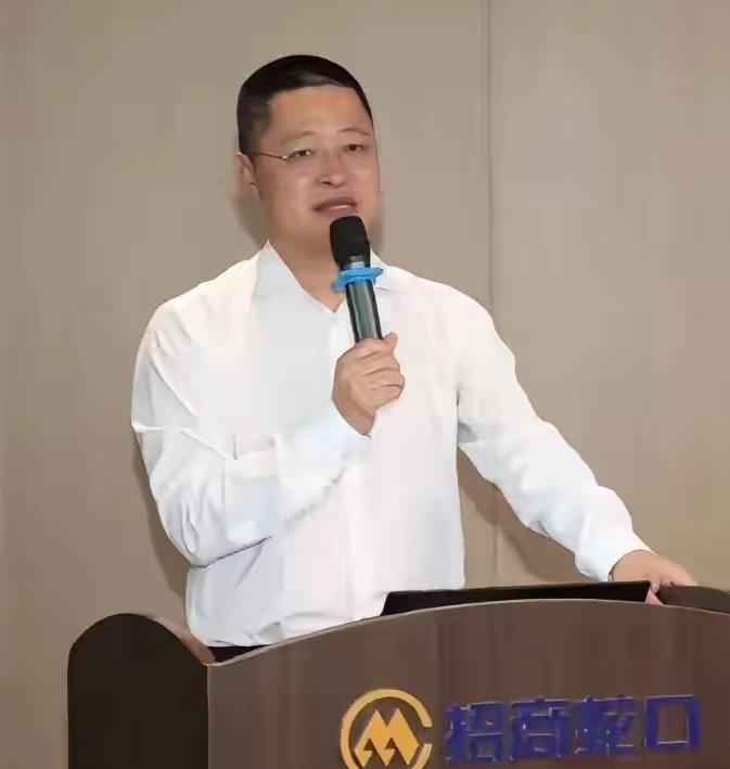 看了赵海峰这件事，才明白张雪峰的含金量有多高！他曾经说过：学历代表不了一切，
