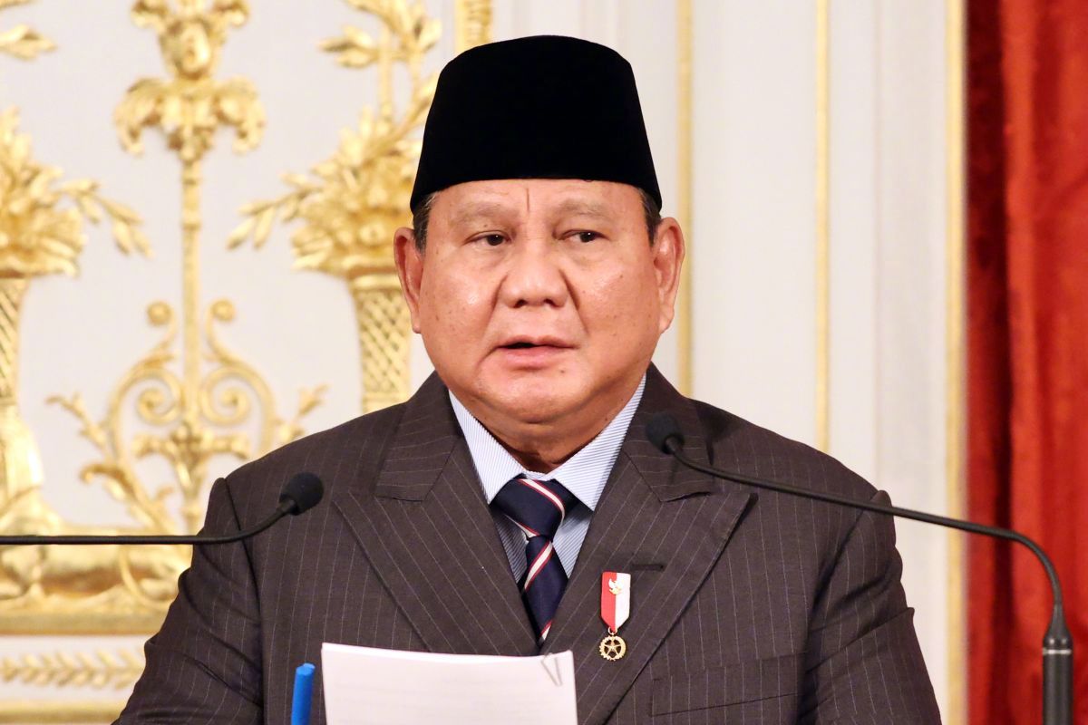 #印尼总统打算与普京商讨石油供应问题#【俄媒：印尼总统普拉博沃赴俄谈石油供应】据