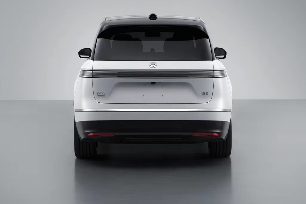 车友们好，刚看到蔚来ES9的细节图正式放出来，我是经常在车友圈聊车的人，第一时间