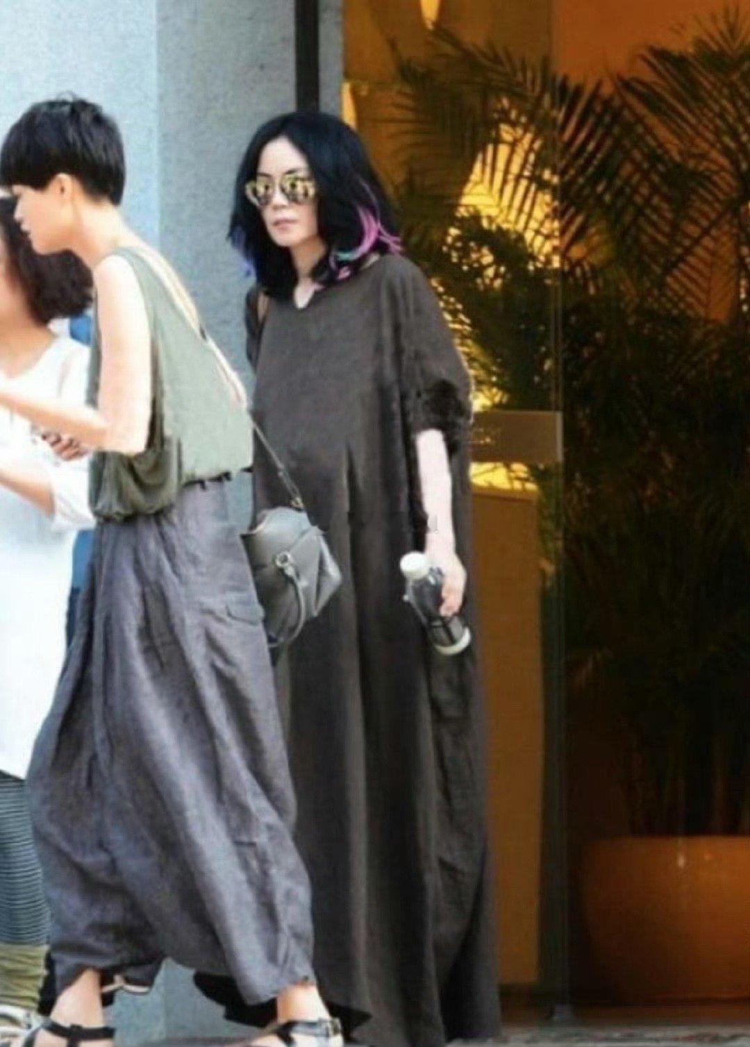 所以穿衣服是人穿衣服，而不是衣服穿人，适合自己的很重要，符合自己气质和身份，就能