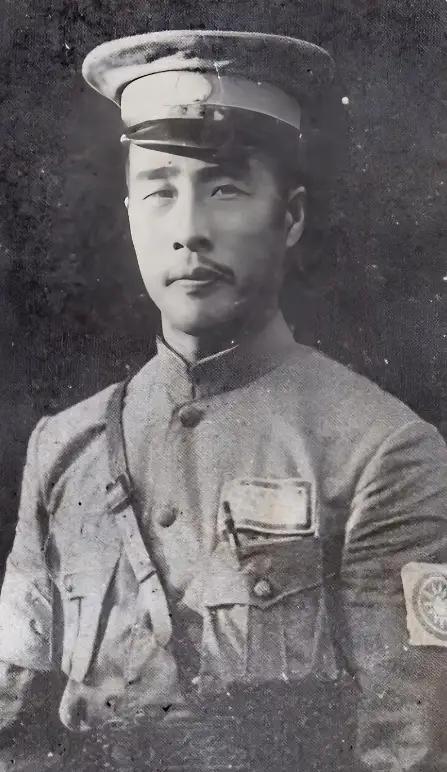1938年，韩复榘被枪决后，郑洞国奉命去抄家，本以为会撞见哭天喊地的局面，谁知韩