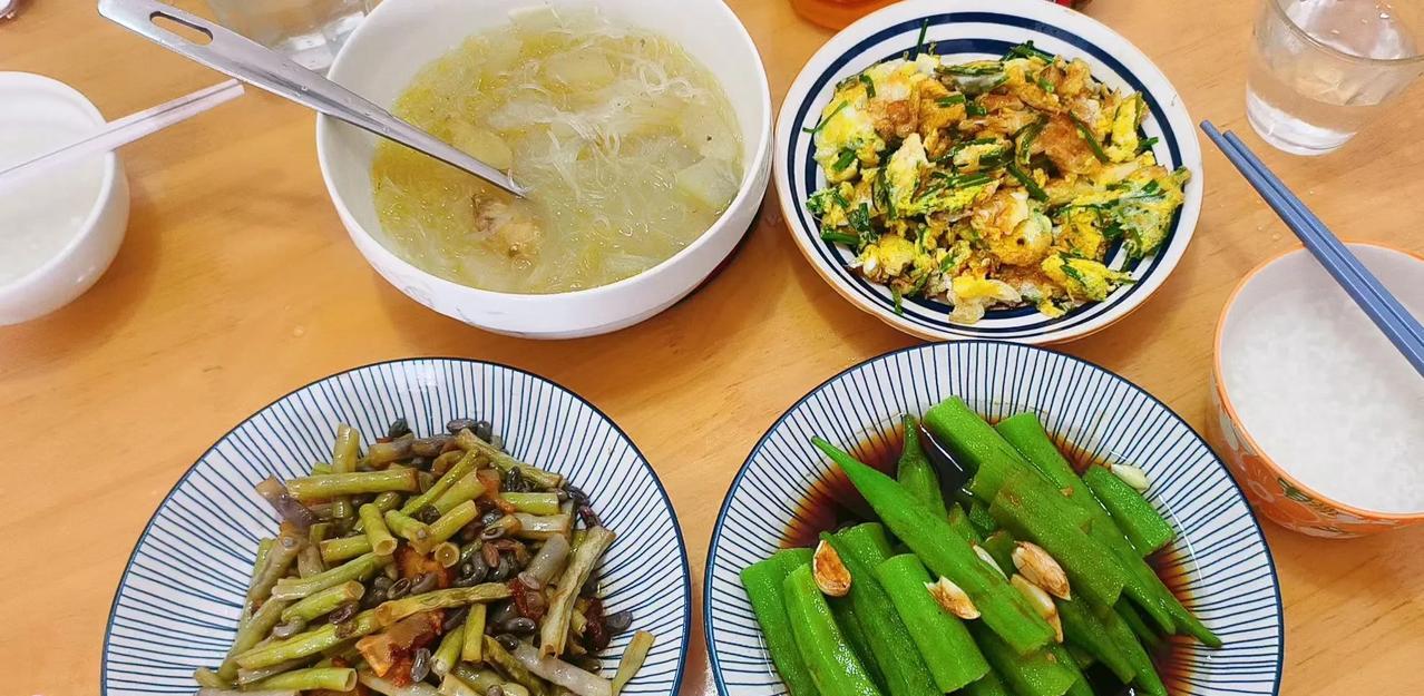 #今日下厨日记#节瓜粉丝，韭菜鸡蛋，油渣豆角，凉拌秋葵