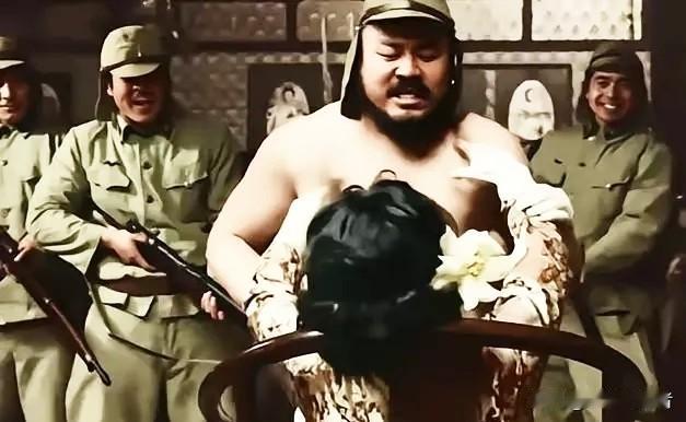 惨不忍睹，南京姑娘遭到日军一个小分队的轮奸。1937年12月13日凌晨南京城