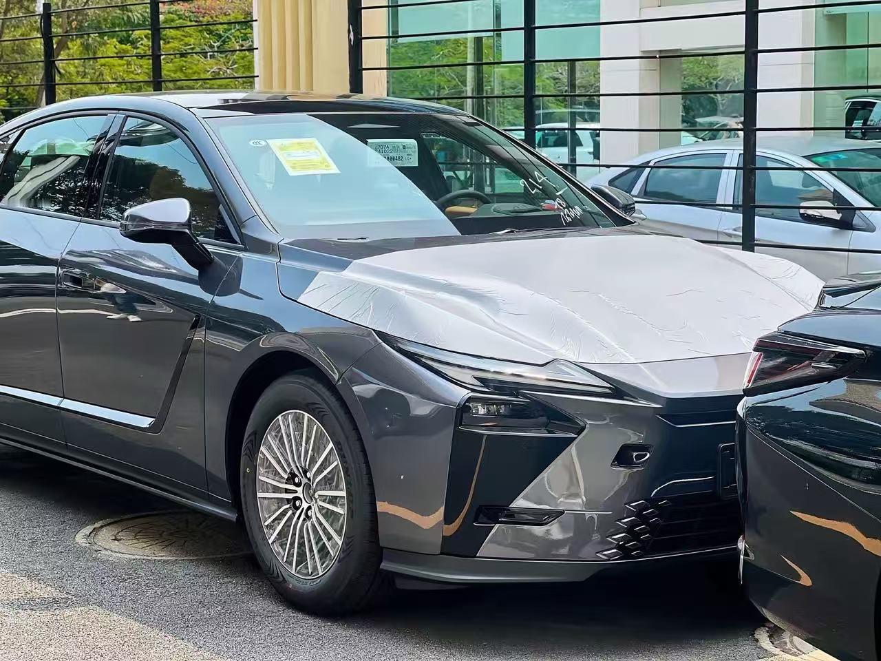 雷克萨斯ES怎么混这么拉了？感觉都没铂智7看着有面子了，这传统的报复该扔就扔吧！