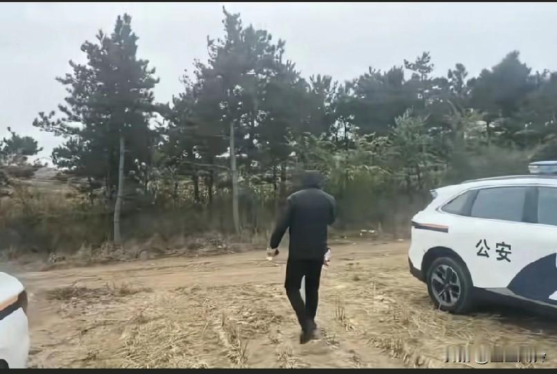 十几架无人机一直在工作，只为找到那个小女孩，村里的人说什么方法都用了，附近村民上