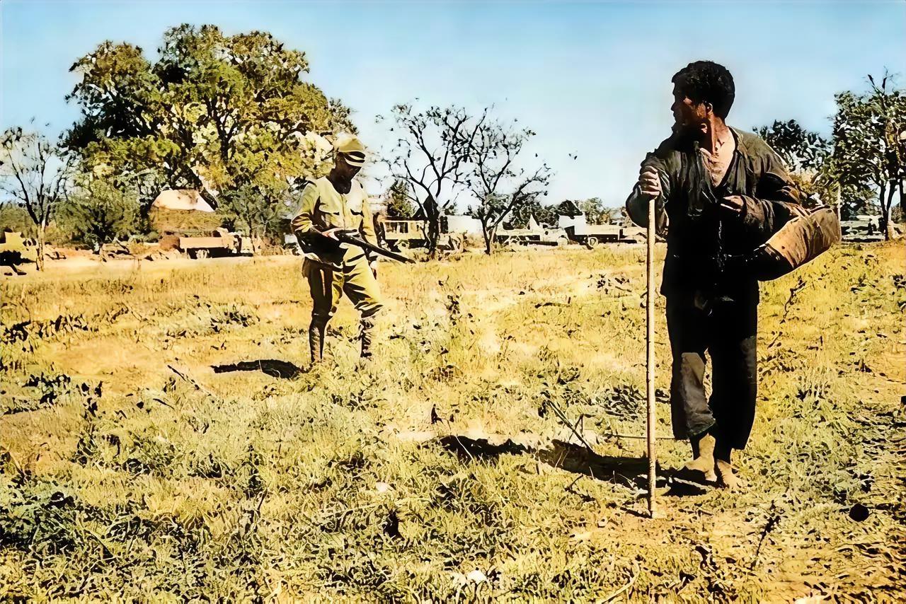 这是日本侵华时期在南京郊区发生的一幕，一个日本摄影师完整记录了下来。日本兵认